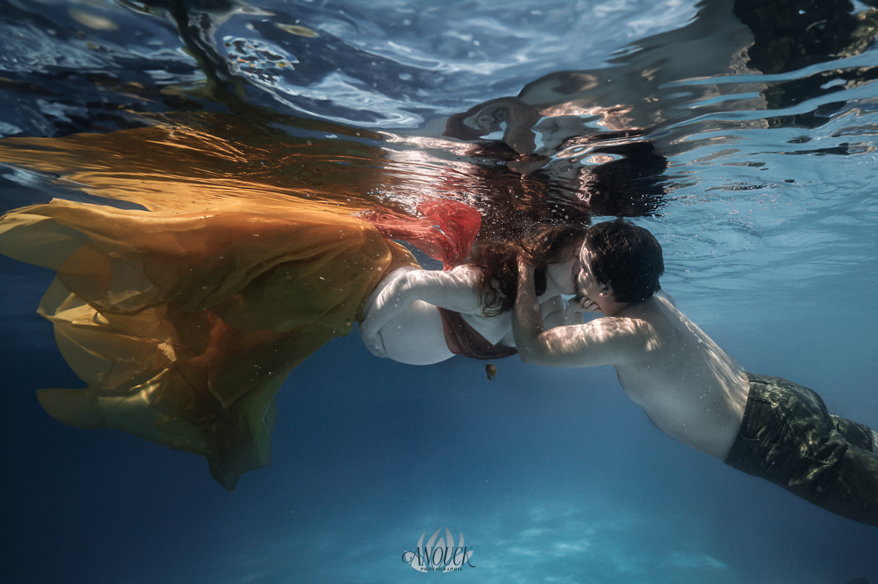 Shoot grossesse aquatique en Suisse Romande