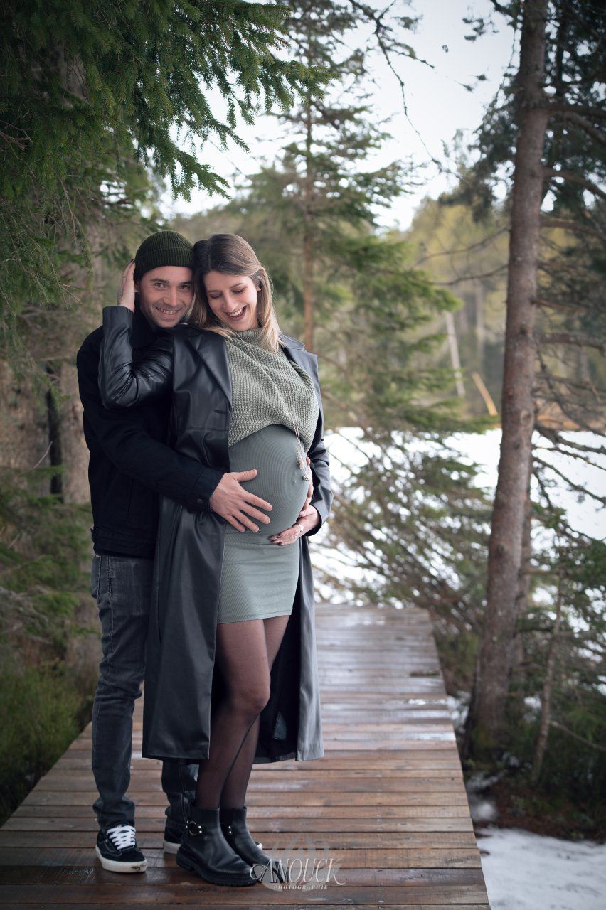 Shooting grossesse extérieur en Suisse Romande