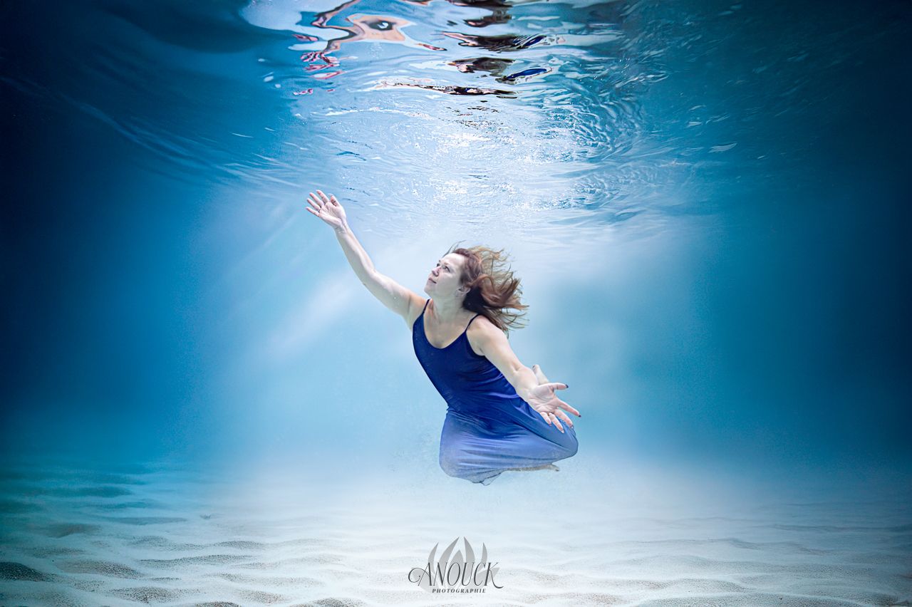 Séance photo aquatique en piscine privatisée à Neuchâtel